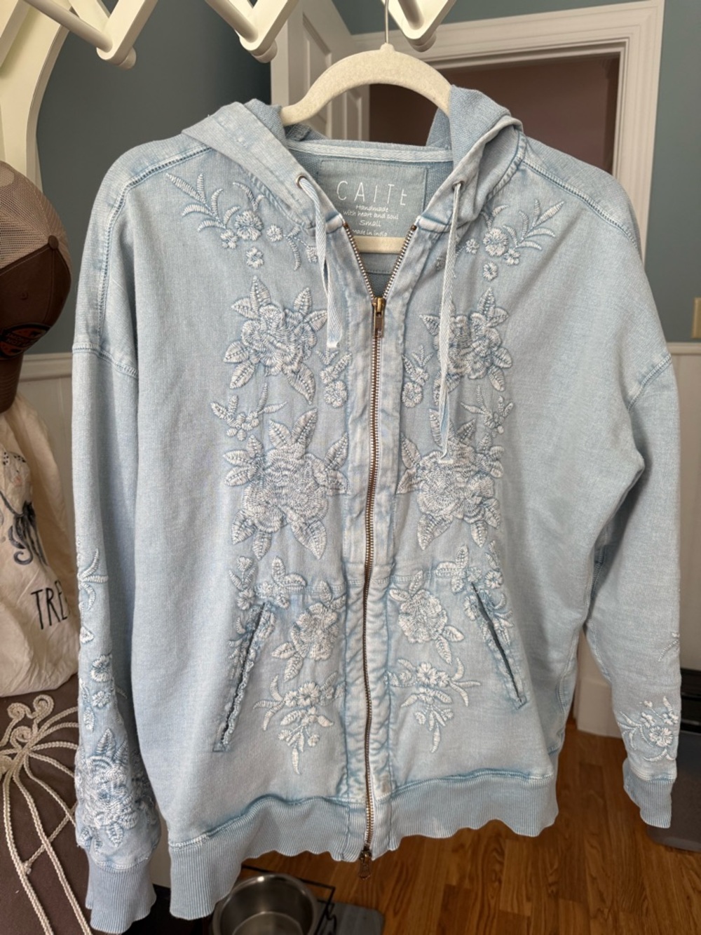 Embroidered Hoodie and Pants Set in Light Gray